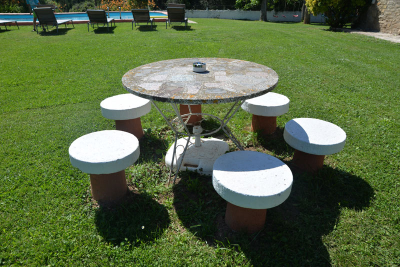 Mesa en el jardín