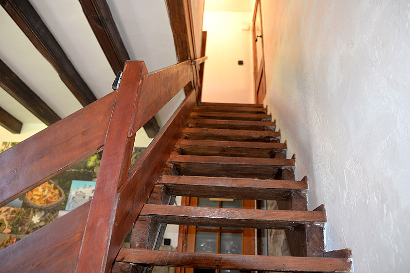 Escalera al primer piso